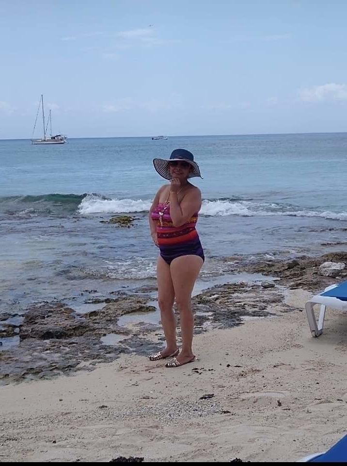 25P Mi tia culona y tetona 2 - Cougar mom with Big ass and tits