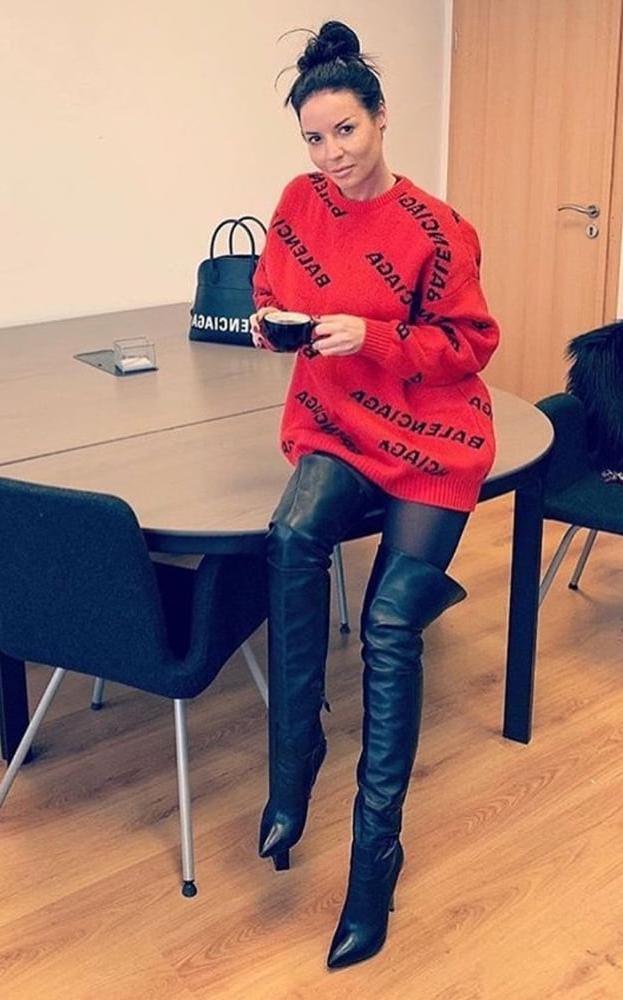 25P Insta Milfs &amp; Gilfs Wearing Boots no. 26