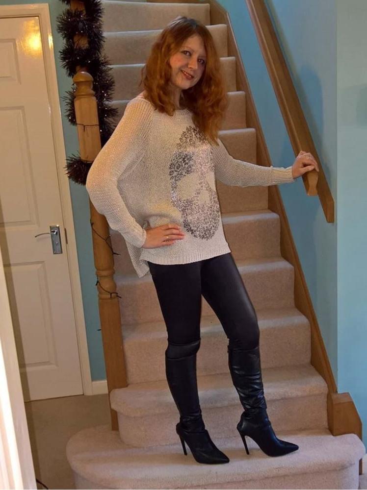 25P Insta Milfs &amp; Gilfs Wearing Boots no. 26