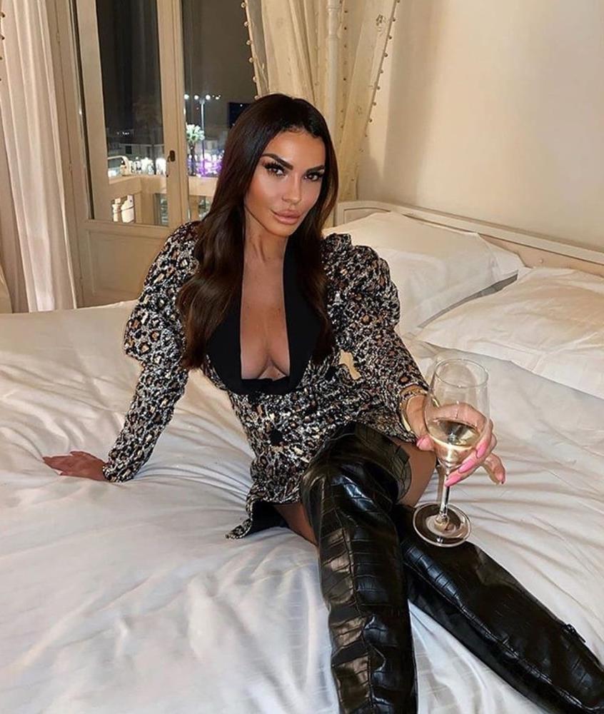 25P Insta Milfs &amp; Gilfs Wearing Boots no. 26