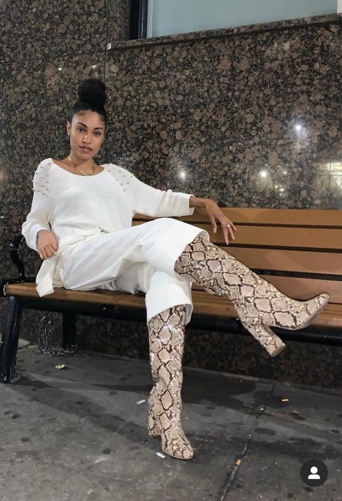 25P Insta Milfs &amp; Gilfs Wearing Boots no. 26