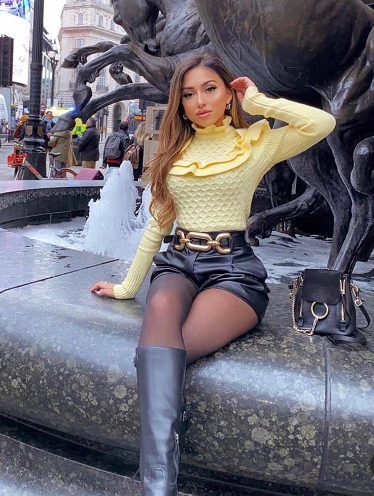 25P Insta Milfs &amp; Gilfs Wearing Boots no. 26