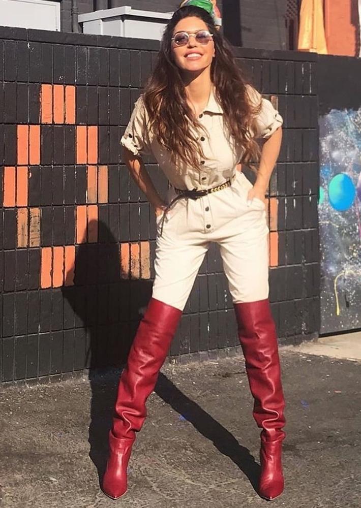 25P Insta Milfs &amp; Gilfs Wearing Boots no. 26