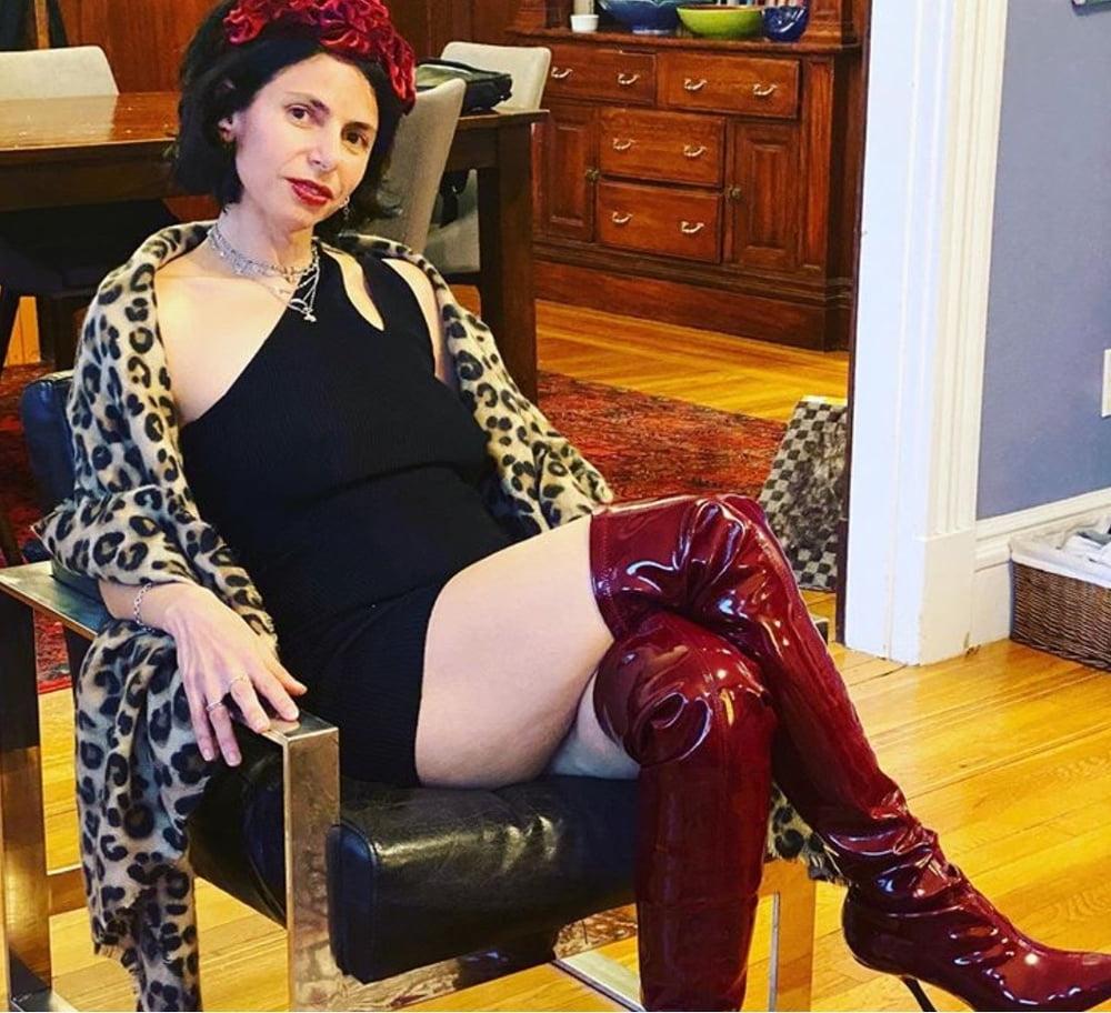 25P Insta Milfs &amp; Gilfs Wearing Boots no. 26