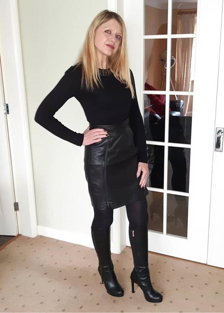 25P Insta Milfs &amp; Gilfs Wearing Boots no. 26