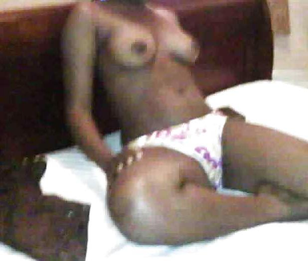 7P Nice ebony pussy