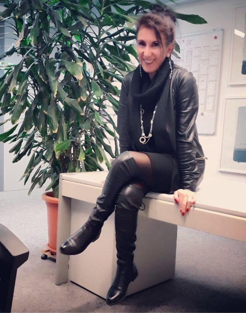 25P Insta Milfs &amp; Gilfs Wearing Boots no.35