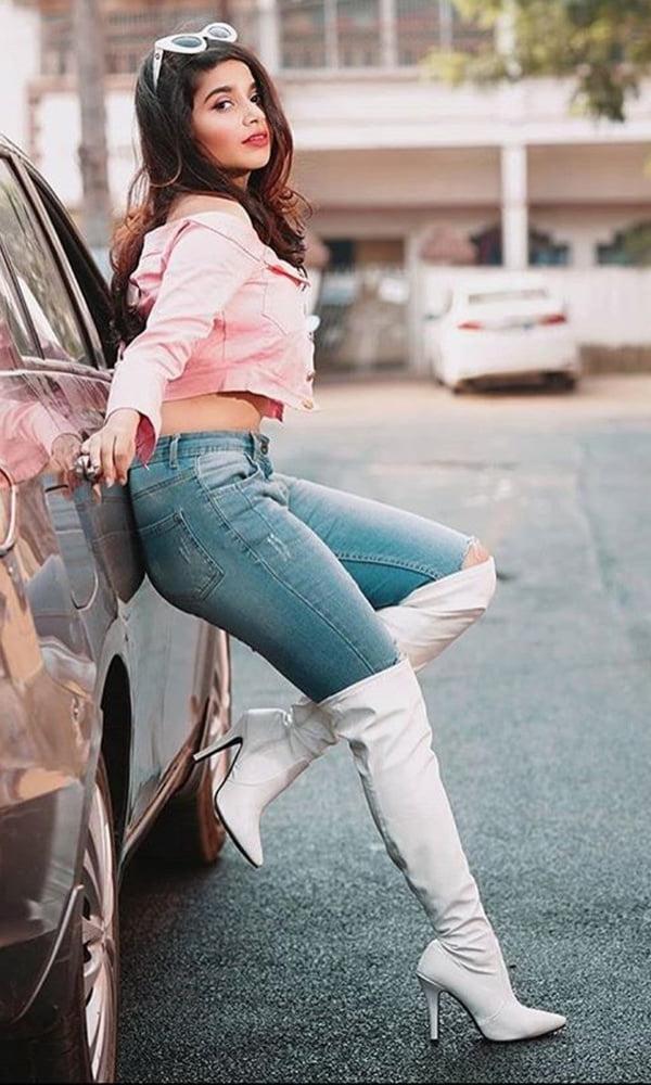 25P Insta Milfs &amp; Gilfs Wearing Boots no.35