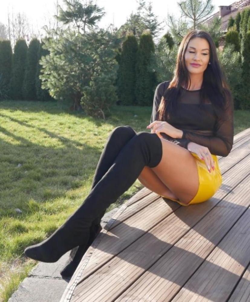 25P Insta Milfs &amp; Gilfs Wearing Boots no.35