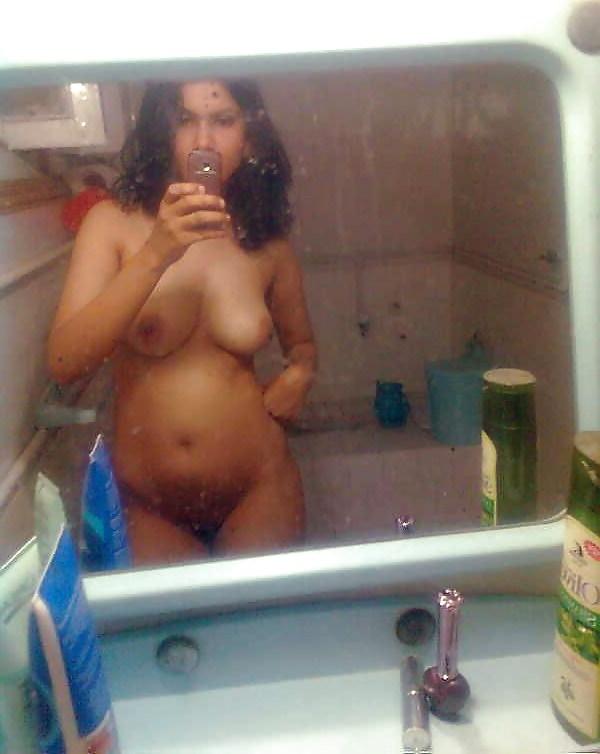 13P Indian slut MMS pics