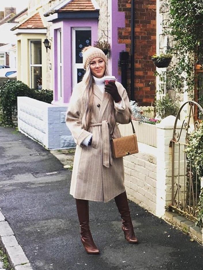 25P Insta Milfs &amp; Gilfs Wearing Boots no.32