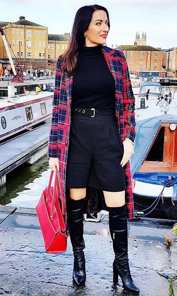 25P Insta Milfs &amp; Gilfs Wearing Boots no.32