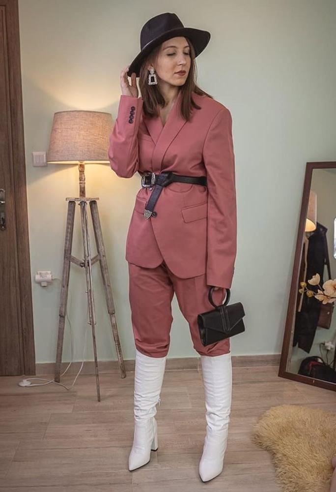 25P Insta Milfs &amp; Gilfs Wearing Boots no.32