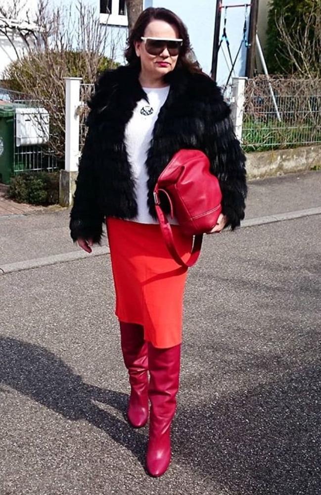 25P Insta Milfs &amp; Gilfs Wearing Boots no.34