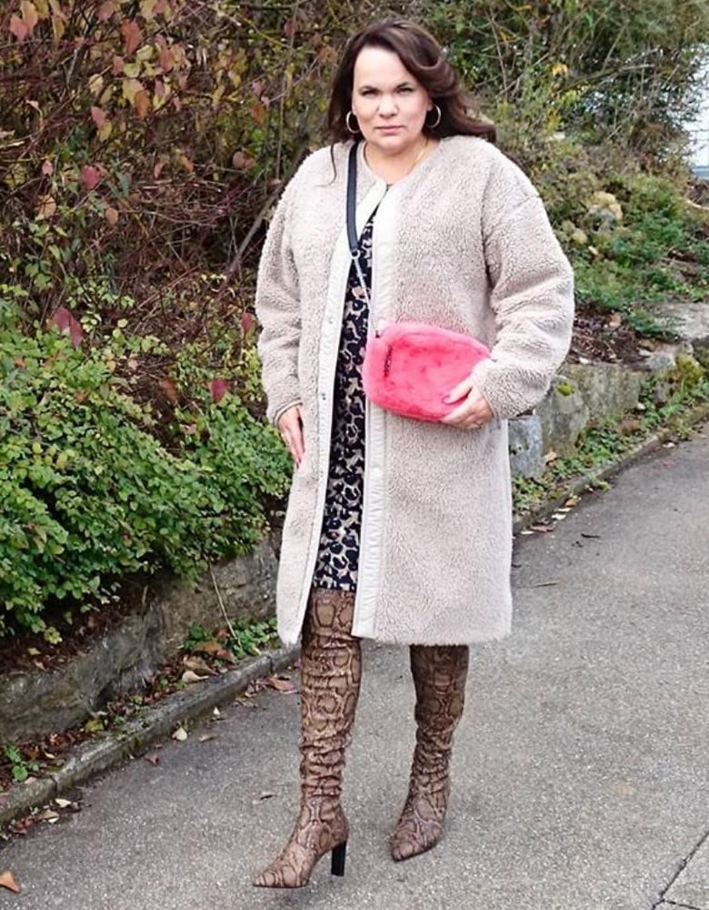 25P Insta Milfs &amp; Gilfs Wearing Boots no.34