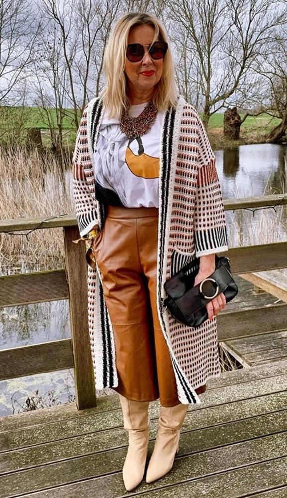 25P Insta Milfs &amp; Gilfs Wearing Boots no.34