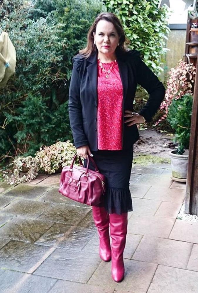 25P Insta Milfs &amp; Gilfs Wearing Boots no.34