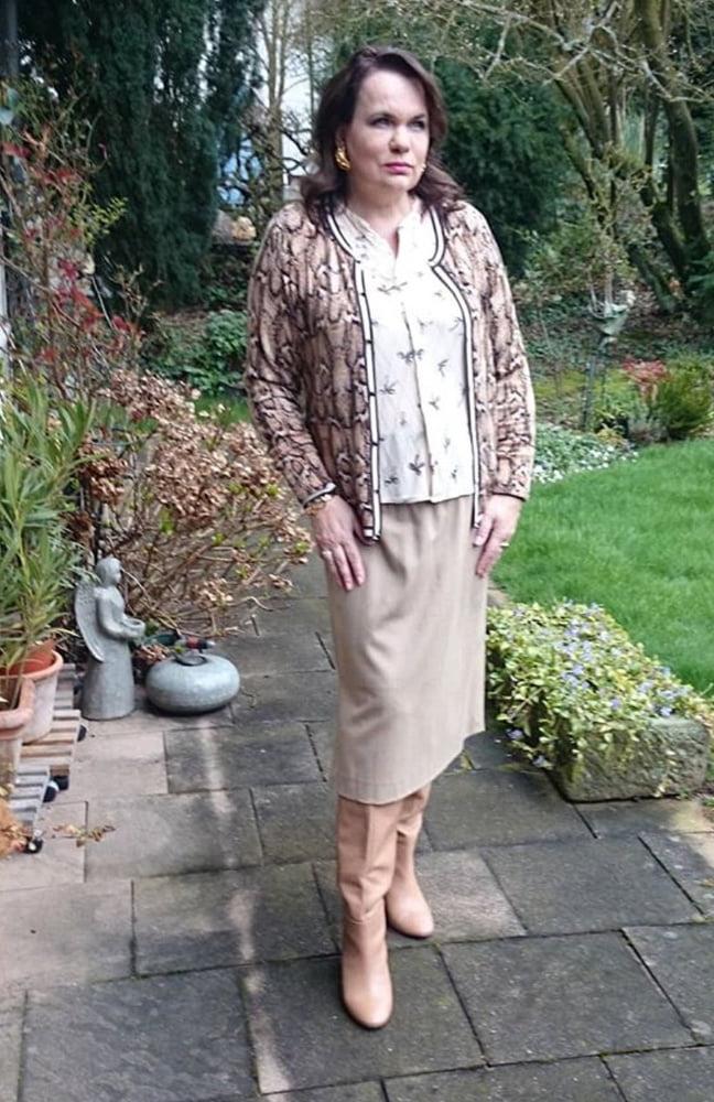 25P Insta Milfs &amp; Gilfs Wearing Boots no.34