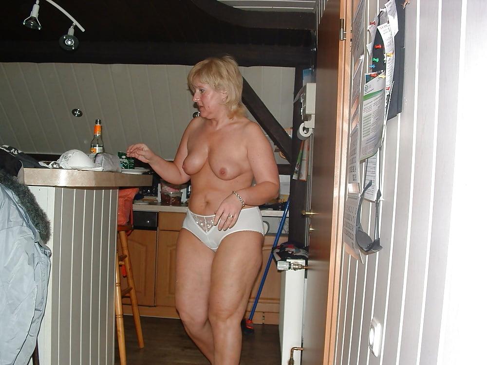 20P Mature Wife