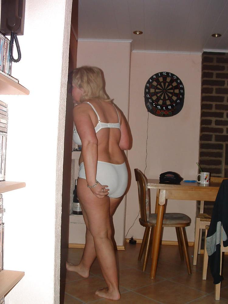20P Mature Wife