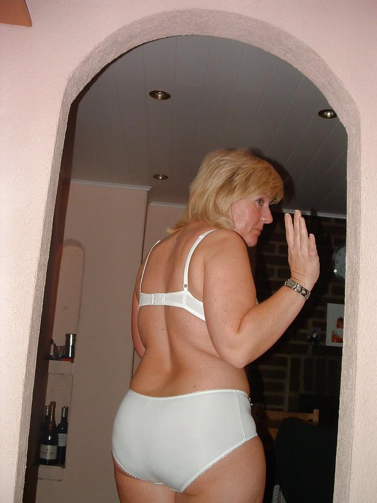 20P Mature Wife