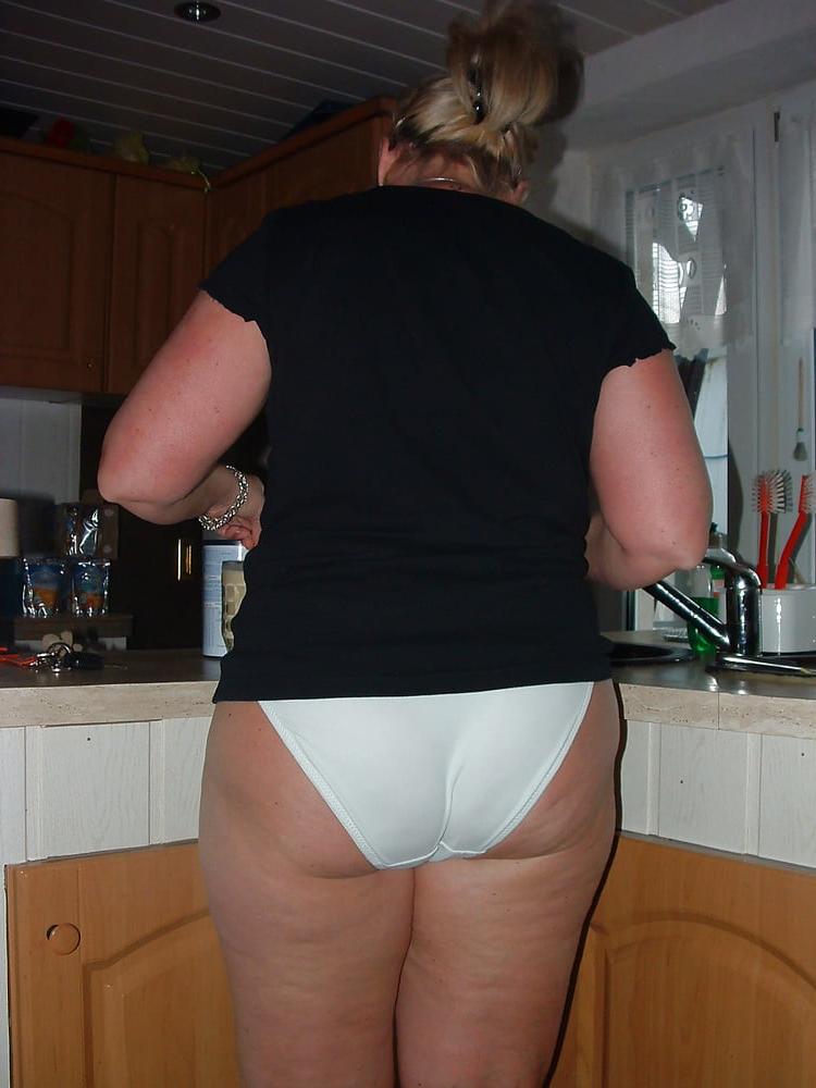 20P Mature Wife
