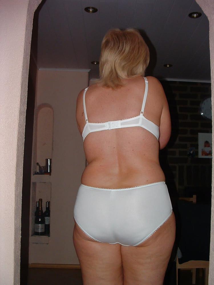 20P Mature Wife