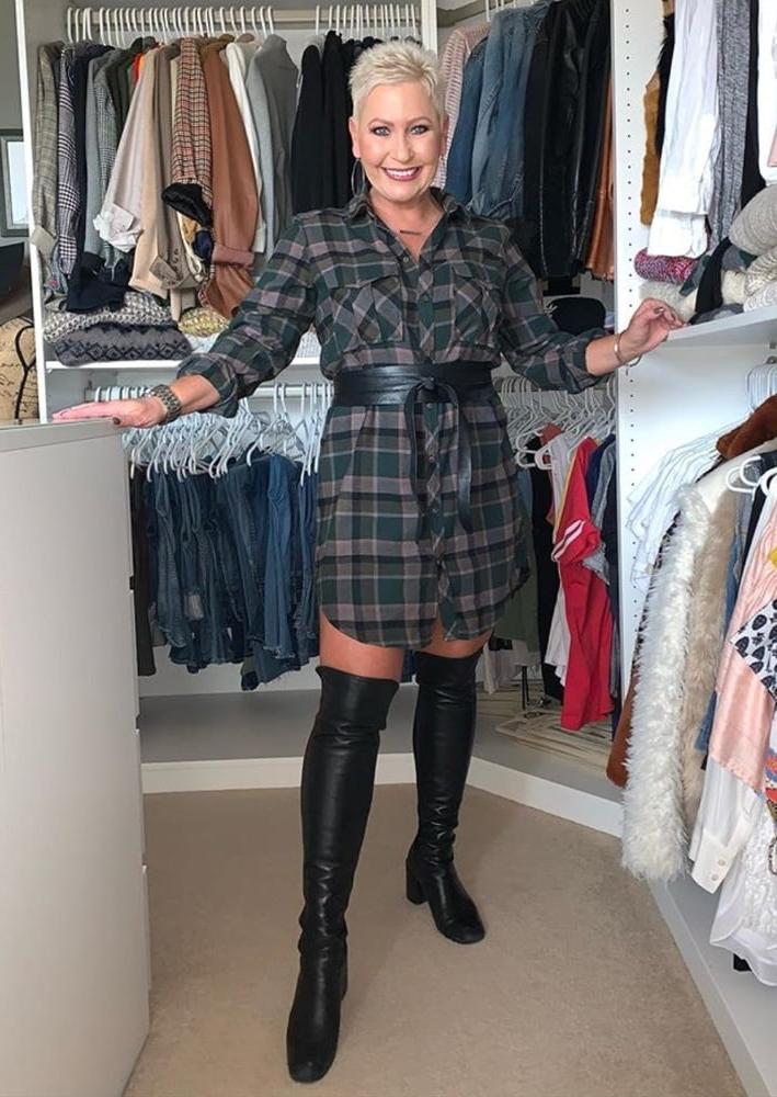 25P Insta Milfs &amp; Gilfs Wearing Boots no.20