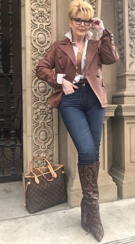 25P Insta Milfs &amp; Gilfs Wearing Boots no.20