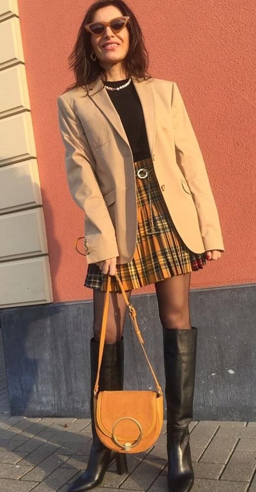 25P Insta Milfs &amp; Gilfs Wearing Boots no.20