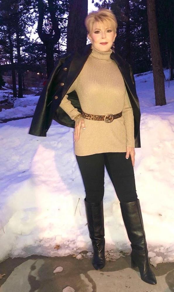 25P Insta Milfs &amp; Gilfs Wearing Boots no.20