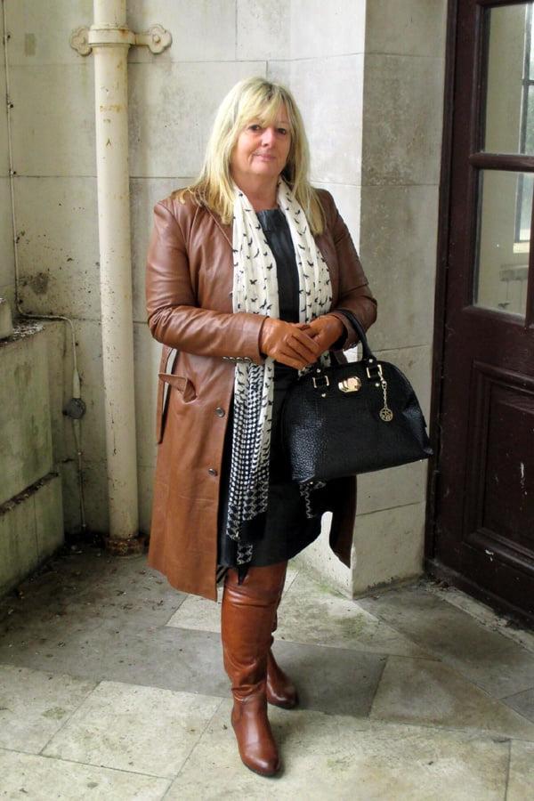 25P MILFS &amp; Gilfs wearing boots no.45