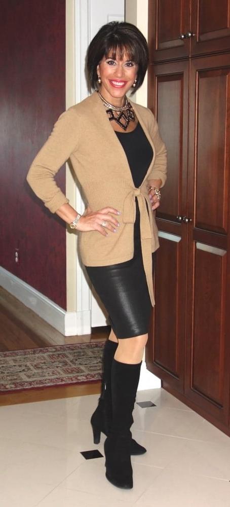 25P MILFS &amp; Gilfs wearing boots no.45