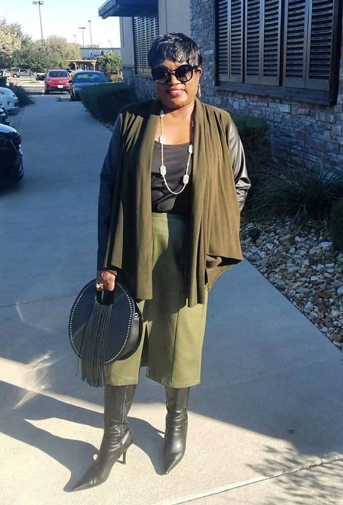 25P Insta Milfs &amp; Gilfs Wearing Boots no.33