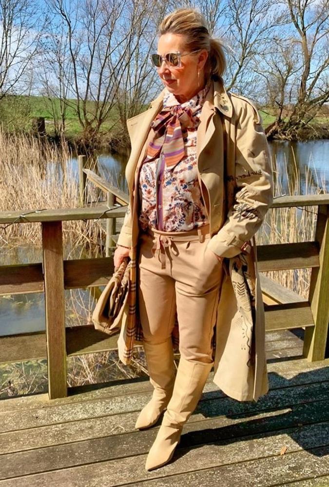 25P Insta Milfs &amp; Gilfs Wearing Boots no.33