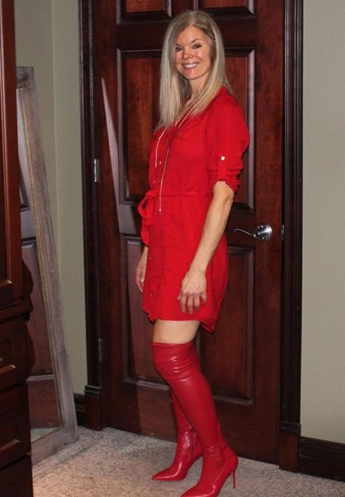 25P Insta Milfs &amp; Gilfs Wearing Boots no.33