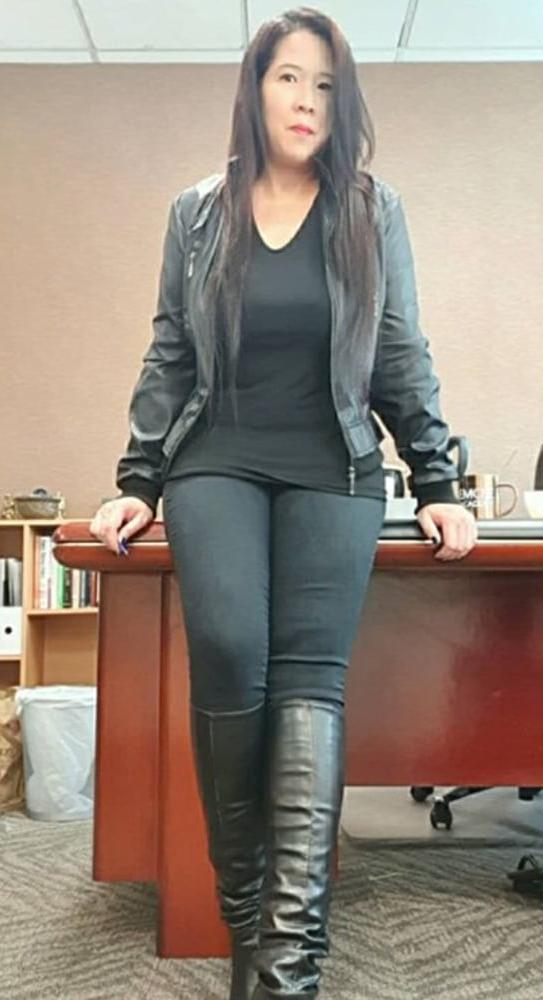 25P Insta Milfs &amp; Gilfs Wearing Boots no.29
