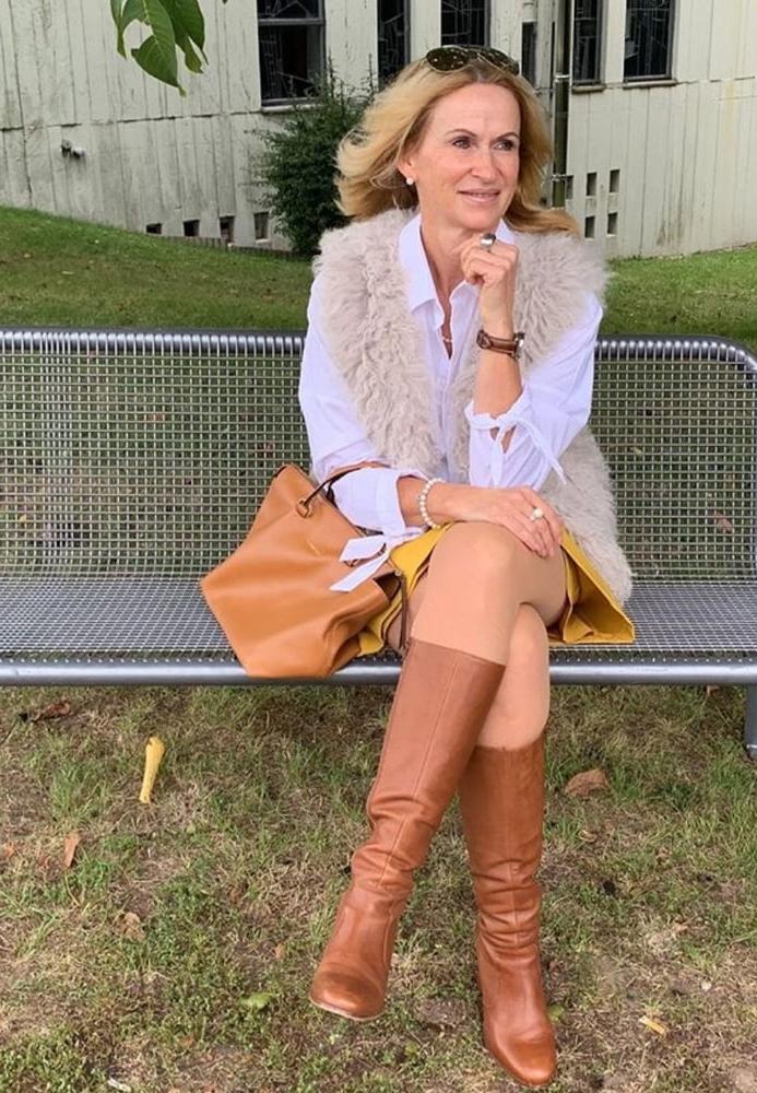 25P Insta Milfs &amp; Gilfs Wearing Boots no.29
