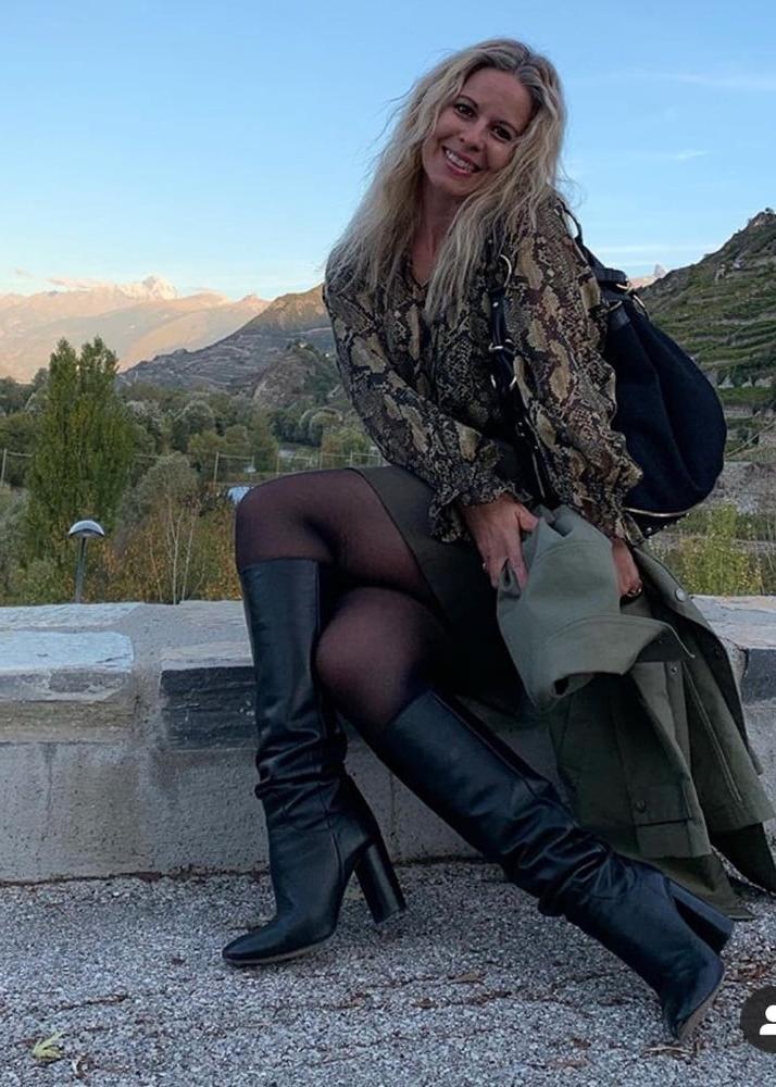 25P Insta Milfs &amp; Gilfs Wearing Boots no.29