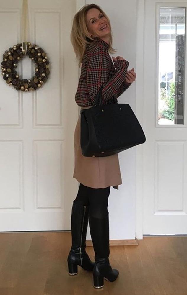 25P Insta Milfs &amp; Gilfs Wearing Boots no.29