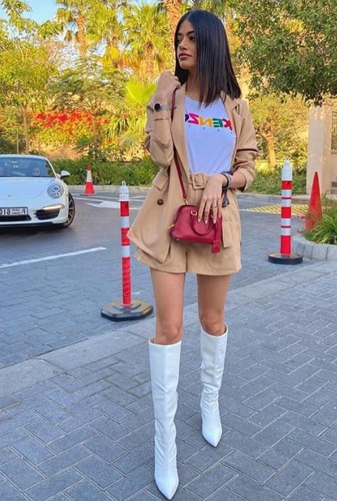 25P Insta Milfs &amp; Gilfs Wearing Boots no.29
