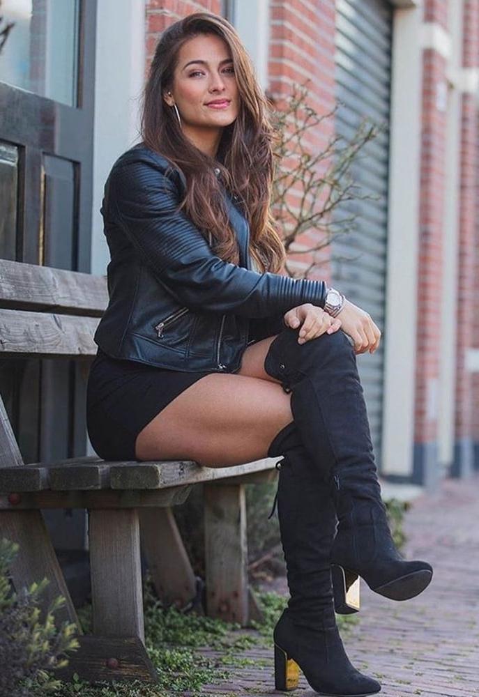 25P Insta Milfs &amp; Gilfs Wearing Boots no.29