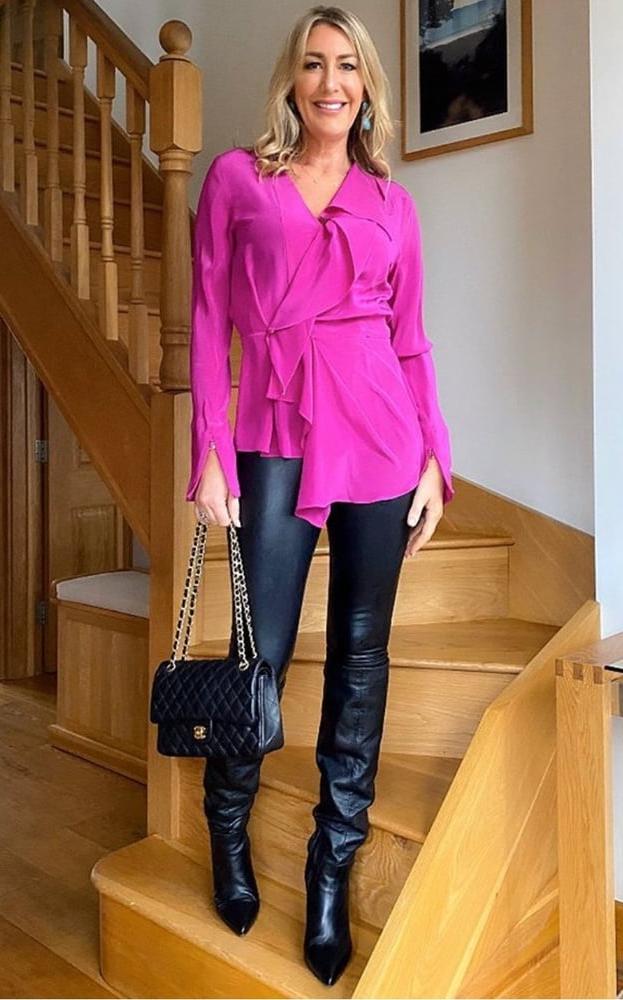 25P Insta Milfs &amp; Gilfs Wearing Boots no.29