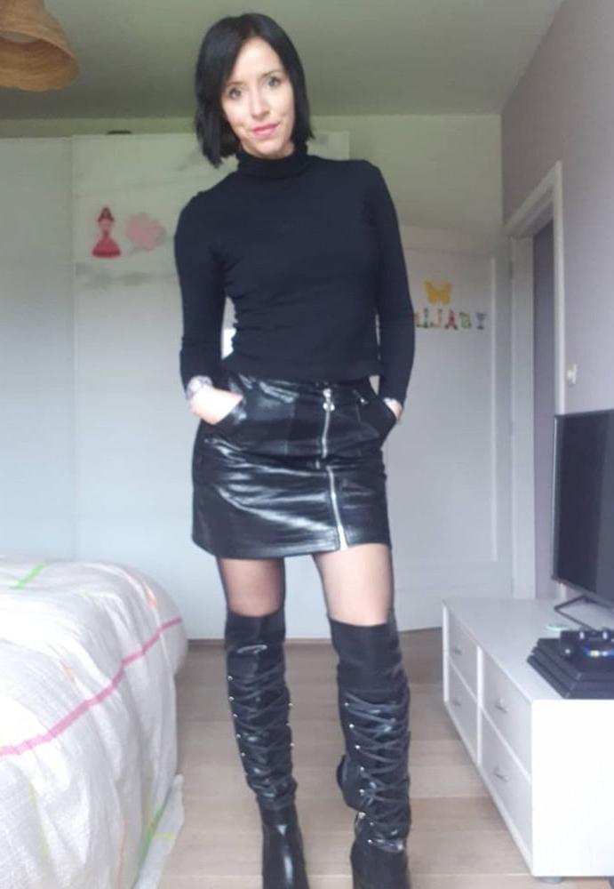 25P Insta Milfs &amp; Gilfs Wearing Boots no.28
