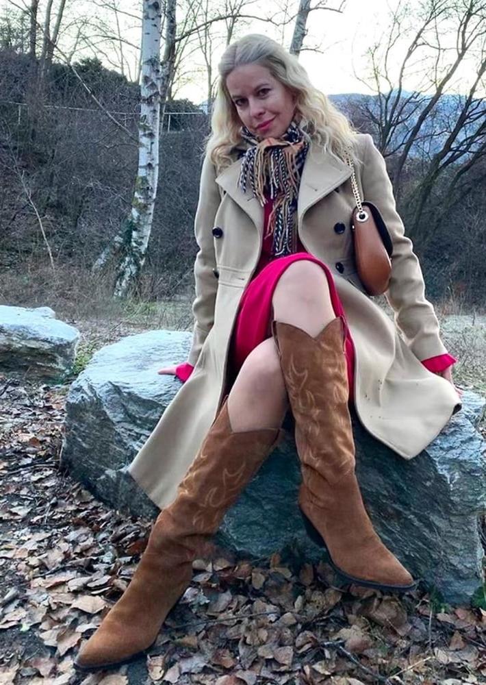 25P Insta Milfs &amp; Gilfs Wearing Boots no.30