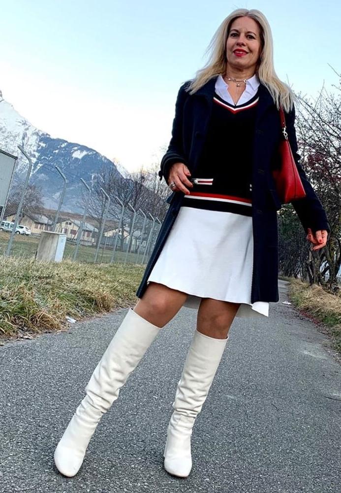 25P Insta Milfs &amp; Gilfs Wearing Boots no.30