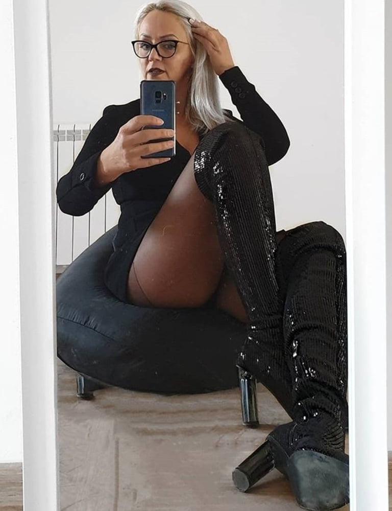 25P Insta Milfs &amp; Gilfs Wearing Boots no.30
