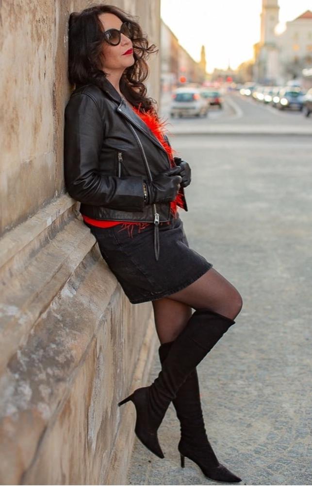 25P Insta Milfs &amp; Gilfs Wearing Boots no.30