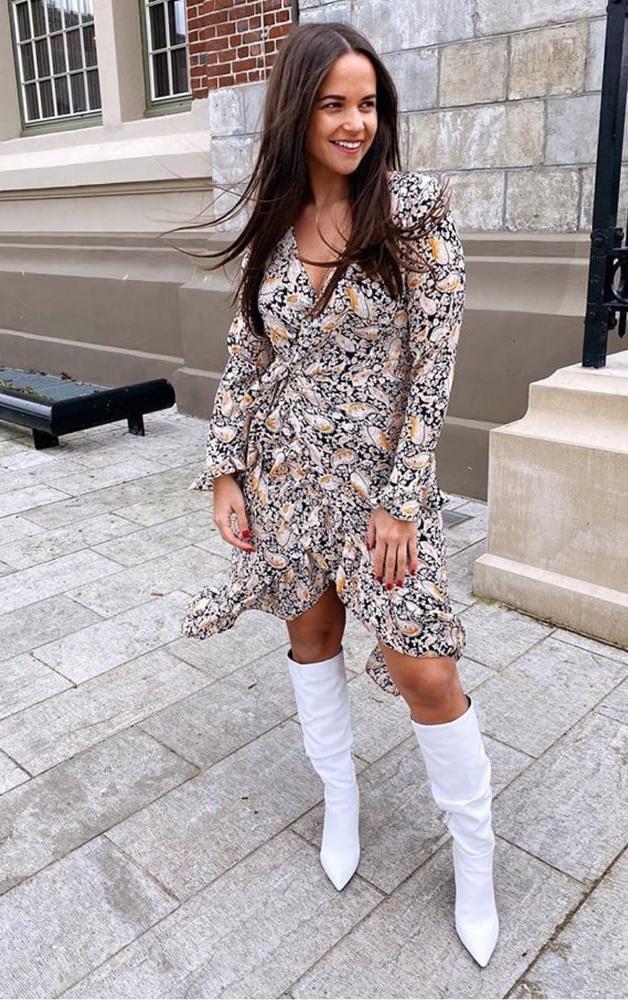 25P Insta Milfs &amp; Gilfs Wearing Boots no.25