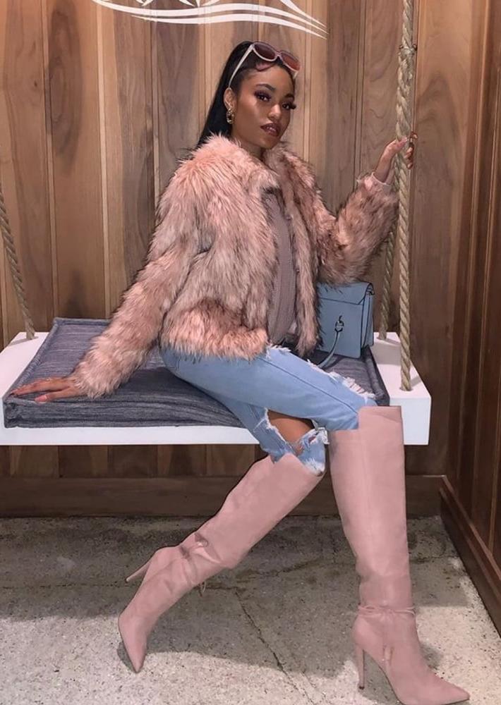 25P Insta Milfs &amp; Gilfs Wearing Boots no.25